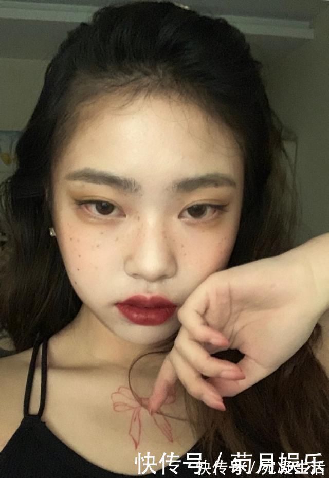 香奈儿|美妆博主仿妆Jennie太像了，三个变妆技巧，人人都能变人间香奈儿