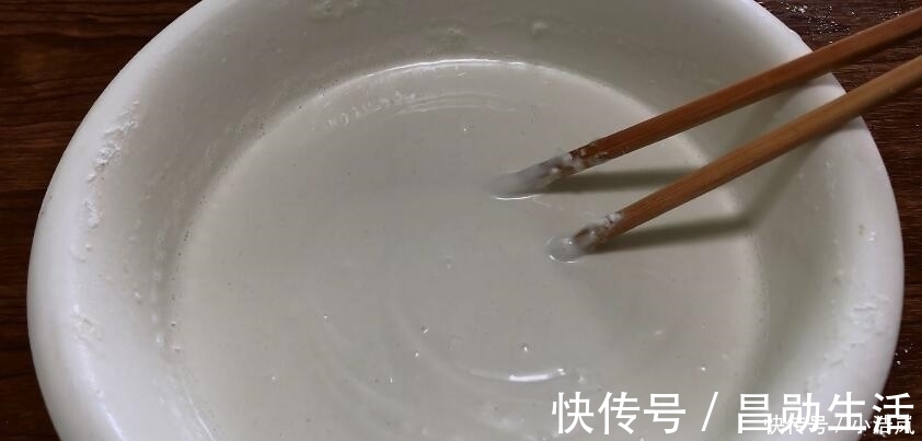 糯米粉别用油炸了，筷子搅一搅，不加一滴水，吃着不腻特别香