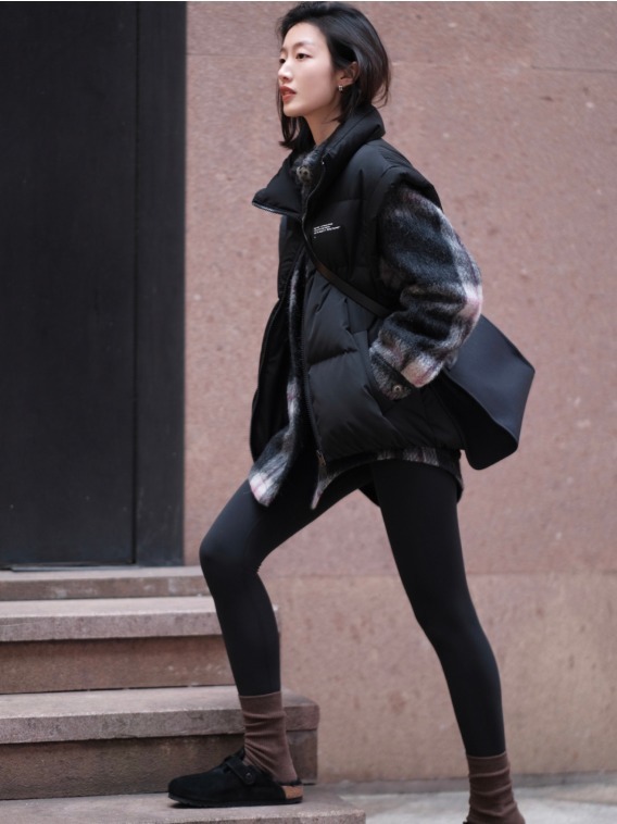羽绒马甲|冬季穿衣别老一套,看看最潮的羽绒马甲,风格百变还时髦