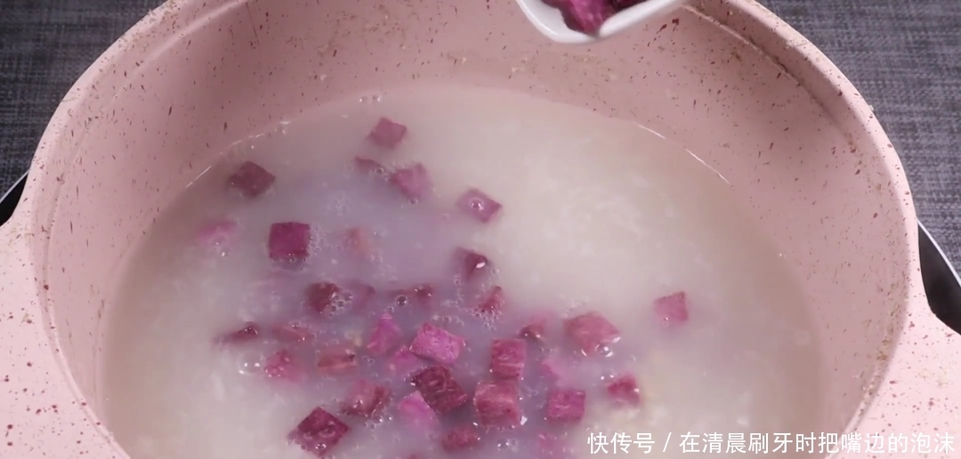 早餐别给孩子喝白粥了,这款营养粥营养翻10倍,暖胃好消化