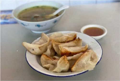 全上海最实惠的点心店，牛肉清汤1元1碗锅贴6元4个，再不吃就没了