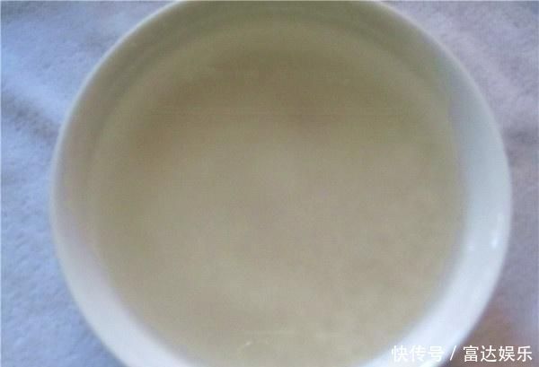 炖银耳汤直接放糖就大错特错了多加这“1步”,银耳羹清甜粘稠