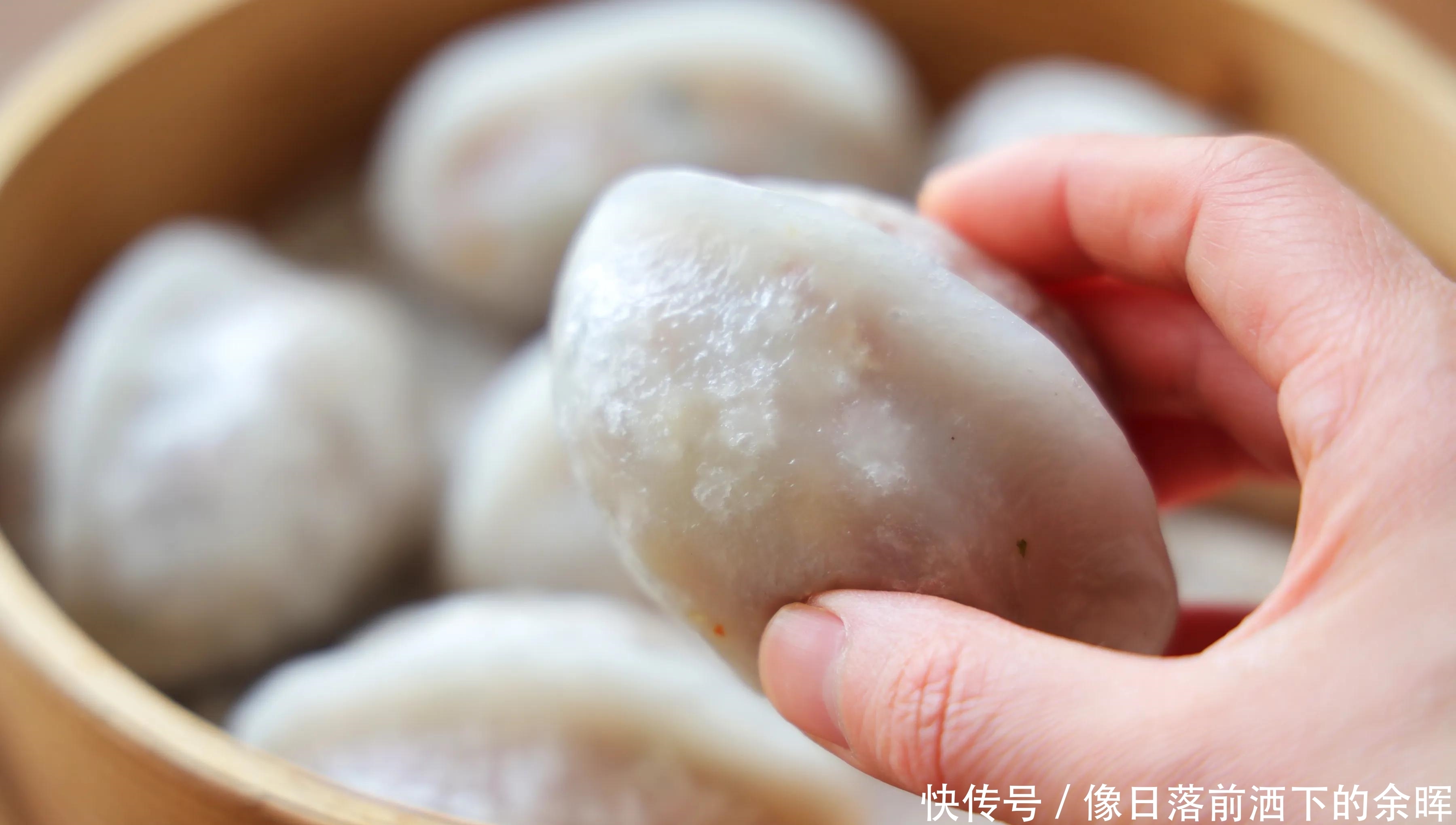 比包子馒头还好吃,外皮有嚼劲,馅料满满,一次吃3个都不过瘾!