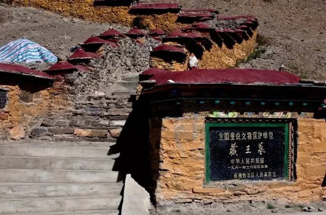 热水墓群|“九层妖塔”原型古墓惊现:1000余件文物,500余件金银玉器,87匹汗血宝马