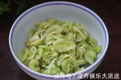 储存|夏天把黄瓜冷冻起来，留到冬天炒肉吃，特别香，我每年都做