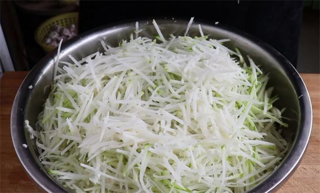 丸子|萝卜丸子怎么做才好吃?原来诀窍如此简单,一次做一锅,太香了