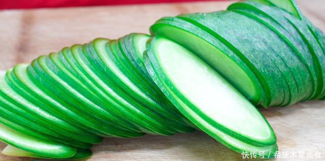 水果萝卜|萝卜这样做,我家三天两头做着吃,好吃下饭,一顿一大盘不够吃