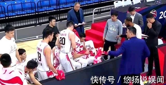 杜锋|单节狂砍17分!易建联老当益壮不可挡 胡明轩仅1分 杜锋满脸阴云