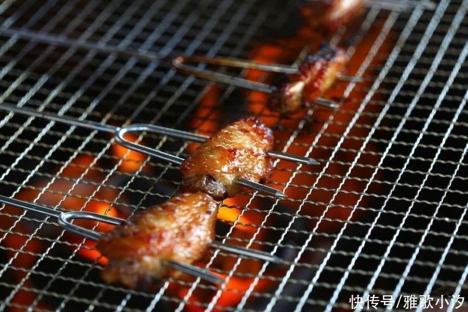 鸡翅|BBQ新技巧！体验“天才吃法”，成为烧烤达人只需学会这7个技巧