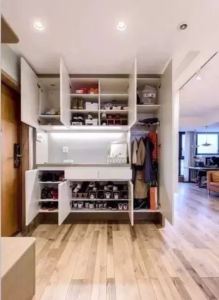 玄关|门口只放个鞋柜好浪费!装一个柜子实用得很!