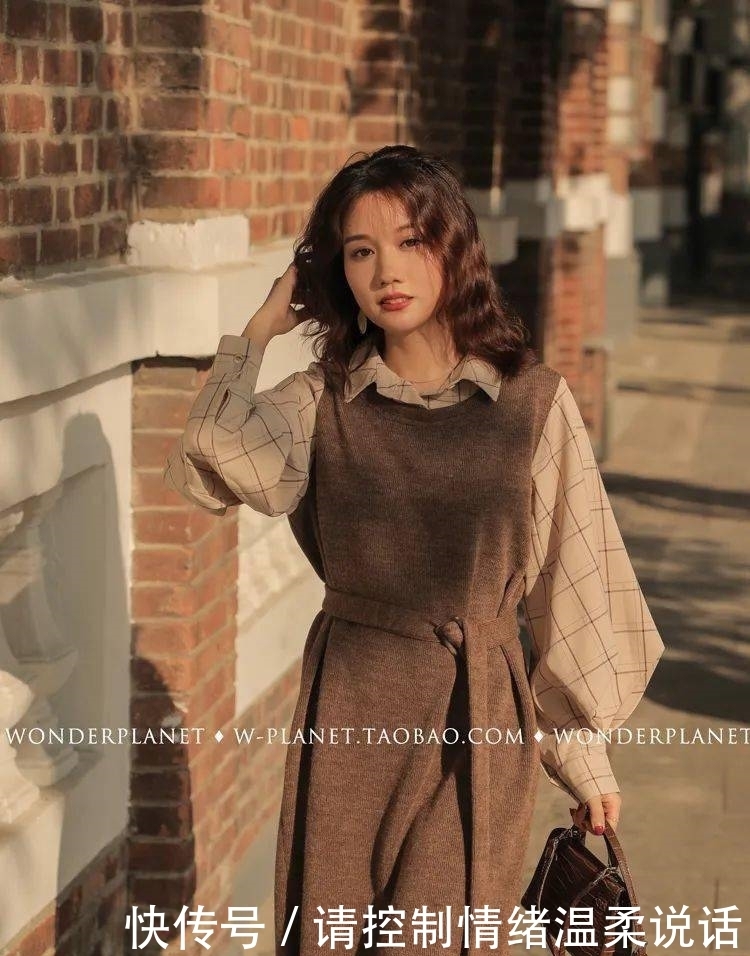 2021年第一套绝美气质穿搭:丝绒裙+毛衣!!!