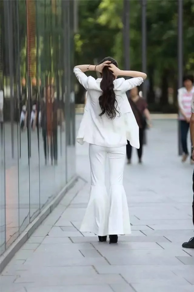 女人|街拍:清纯可爱的小姐姐,笑容真的甜美,小女人气息十足