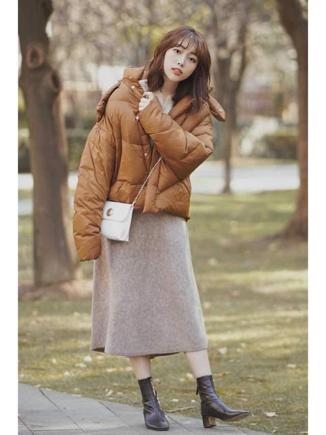 保暖 羽绒服别穿紧身裤了,今年流行这三种搭配方法,不仅时髦还保暖