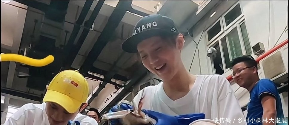 假发|《五哈》鹿晗准备假发作伪装,邓超:你现在胖得已经不用假发