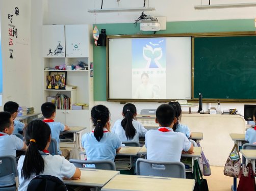 学生|杭州市澎雅小学校长王红燕：系列组合拳，打出“双减”下的“八段锦”