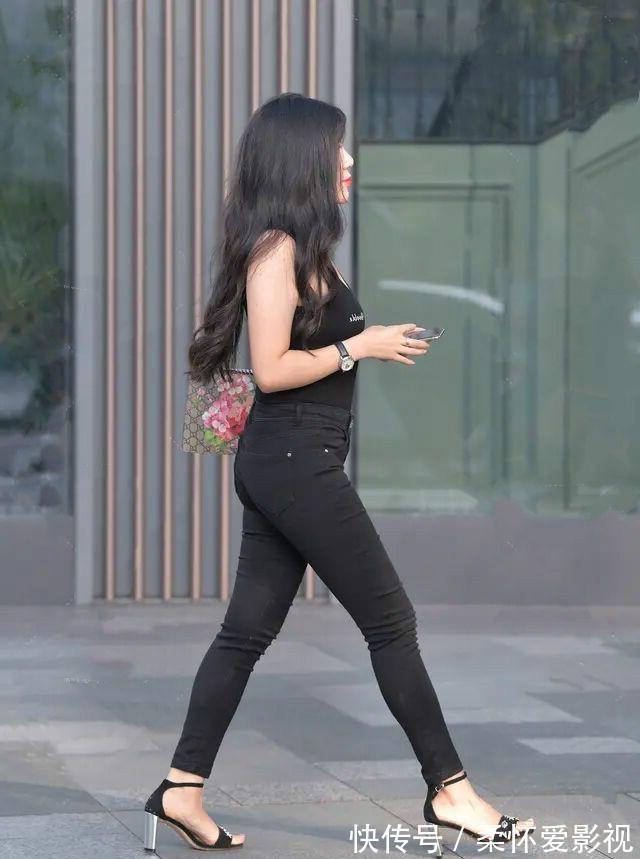 高腰|黑色露趾高跟鞋搭配黑色直筒打底裤,松避开搭配雷区,清凉细腻