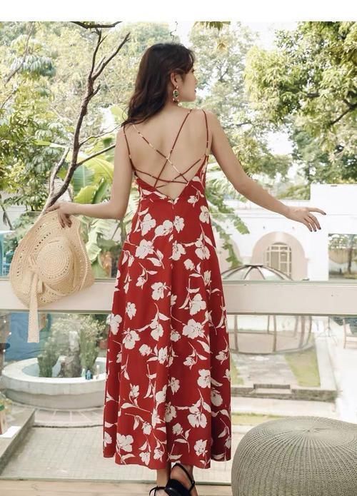 女性|露背的印花度假连衣裙,展现女性性感的好裙子