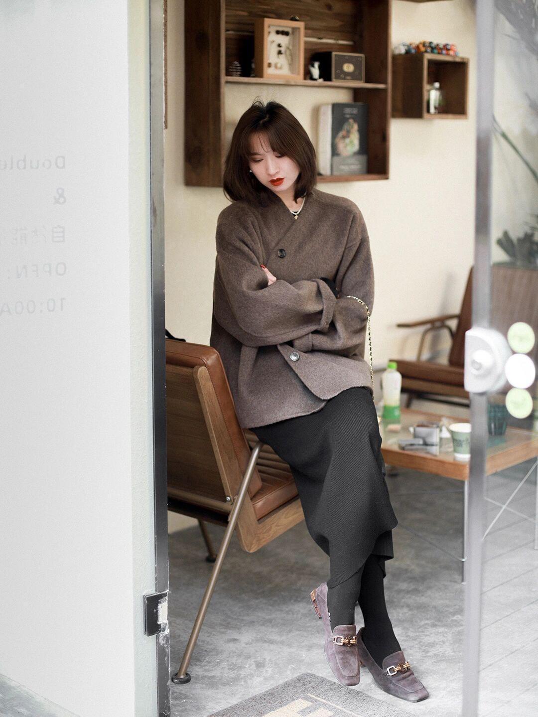 冬天|普通女生怎么穿?蓝白拼接羊羔毛外套+直筒牛仔裤,休闲又百搭!