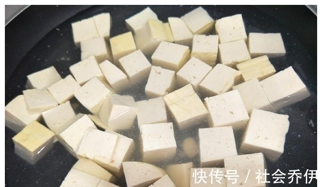 懒人快手菜|没想到豆腐这么好吃，只用1种调味品，简单易做，吃一口就上瘾