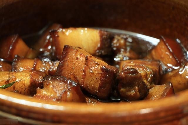 做红烧肉,别只知道加水,教你1招,红烧肉肥而不腻