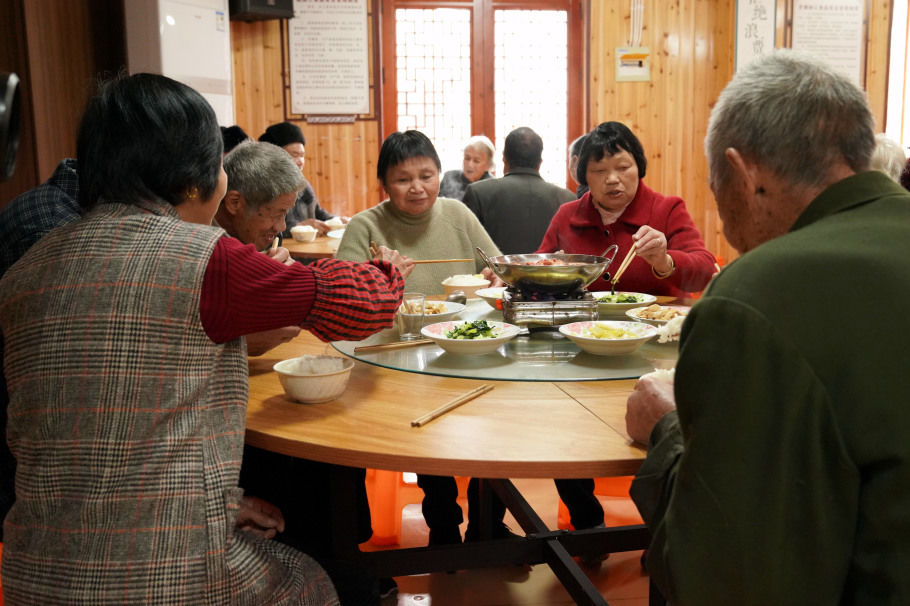 林明|一餐一元！慈善爱心食堂里“吃”出民生幸福