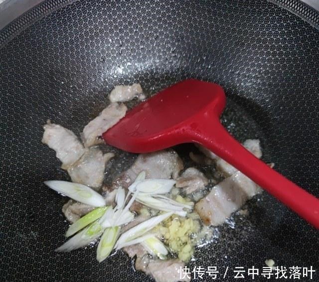  家常|猪肉白菜炖粉条，冬季家常炖菜，全家都爱吃