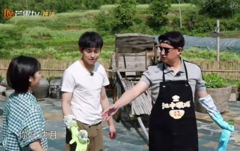  王何炅|黄磊与沈月第一次见面太尴尬，救场王何炅都没招，节目组都不敢播