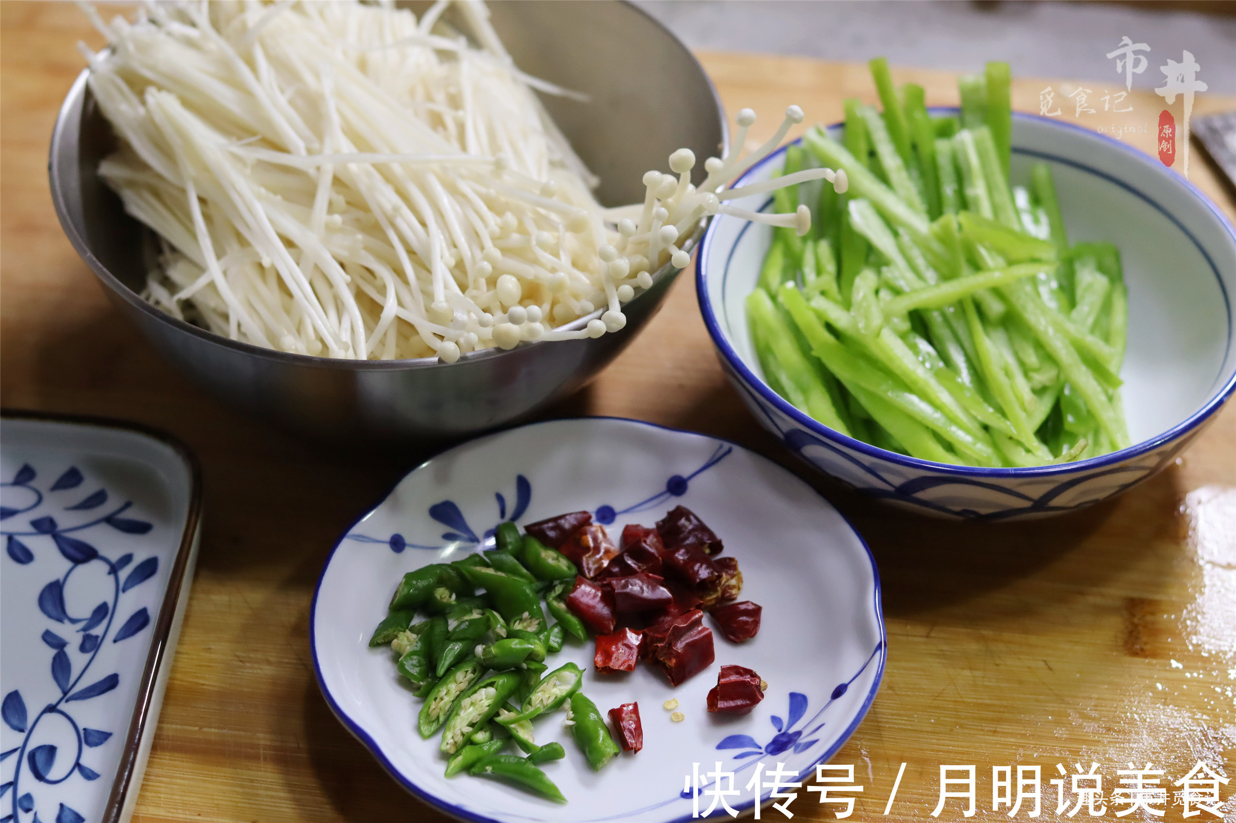 在家炒金针菇，记得多加1步，鲜味一下出来了，金针菇更香更好吃
