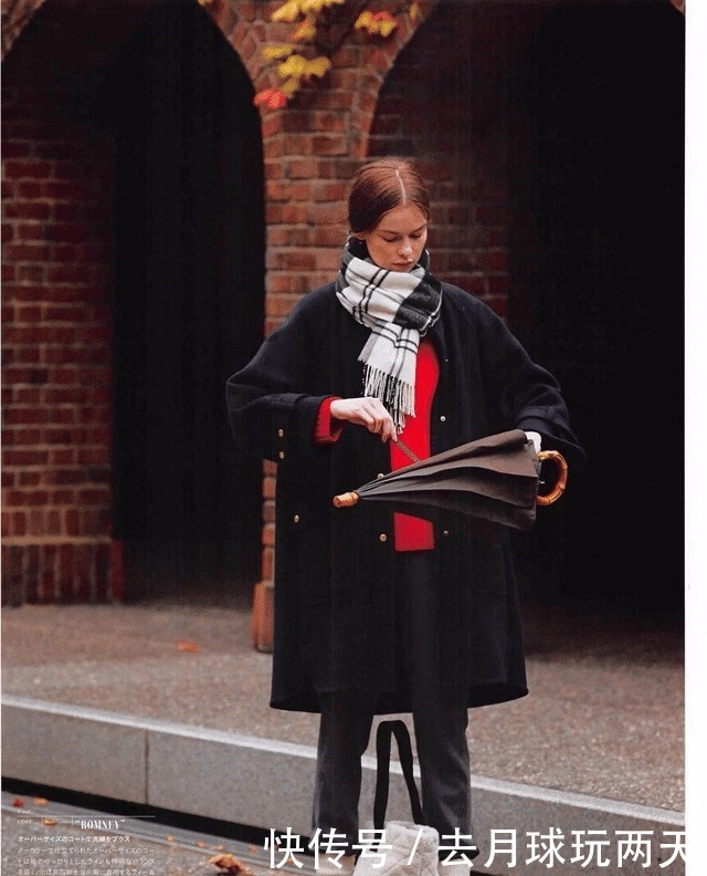 飙升|女人秋冬穿大衣时,建议这样“系围巾”,能让你时髦感飙升