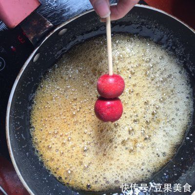  这道冰糖葫芦到底是谁发明的，我吃了半碗都不解谗