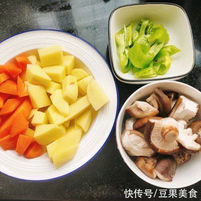  香菇焖鸡最香的吃法，让我连吃了三碗饭