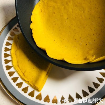 烤南瓜|奶香南瓜鸡蛋饼的懒人做法,简单美味