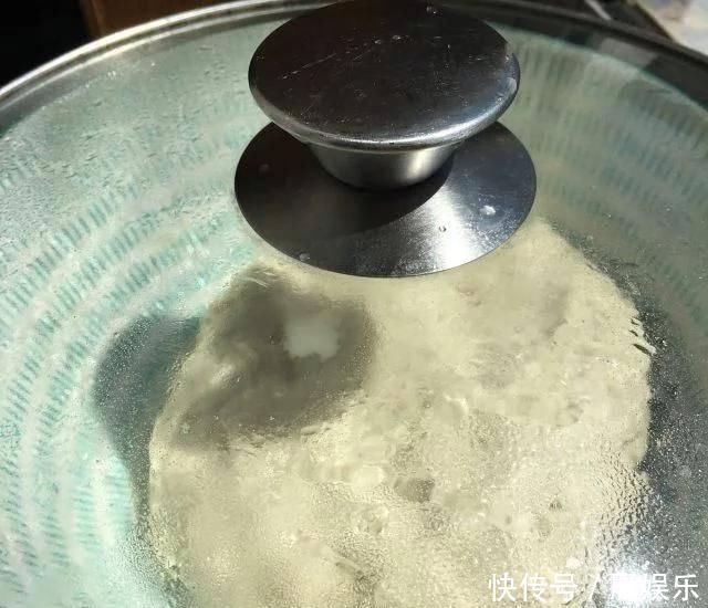 底脆皮软馅香的三鲜水煎包,这么做才好吃