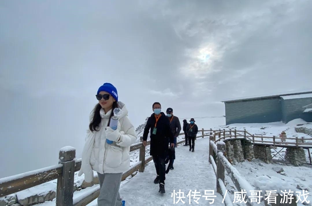 管制|今日，达古冰川下雪啦！雪+彩林=最美秋天！