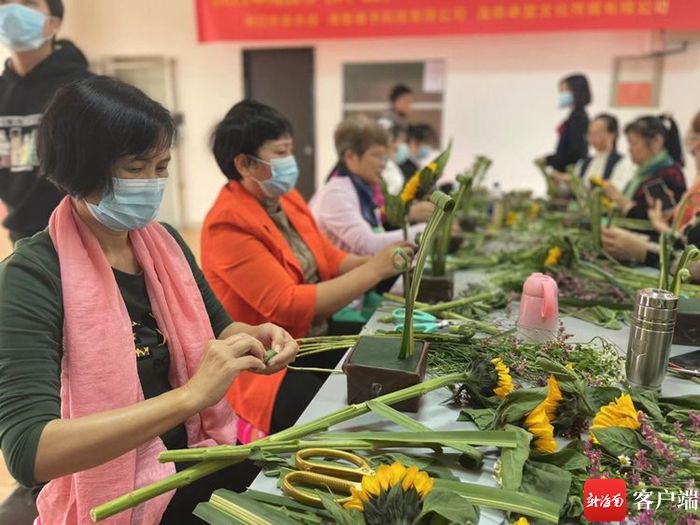 学插花、学用智能手机……这堂课干货满满|2021年海口市全民终身学习活动周 | 插花