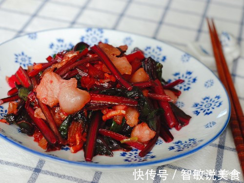 2分钟教你,红色蔬菜最好吃的做法,开胃又下饭,家人特别喜欢吃