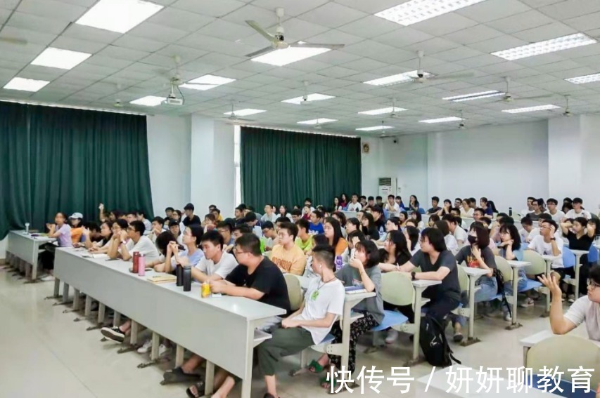 主播|“云考研”四年陪跑,看似奋发图强,实则噱头满满