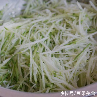  萝卜丝|萝卜丝荠菜海蛎肉饺子