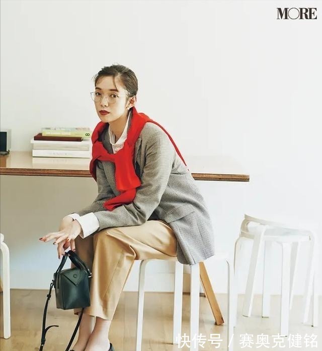 搭配 建议中年女性别穿大红大紫!学会“暖色系”穿搭,今秋这样穿气质