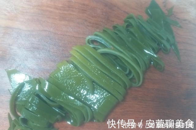 深褐色|海带和它是绝配,隔三差五吃一次,温和滋补,冬季要常吃!