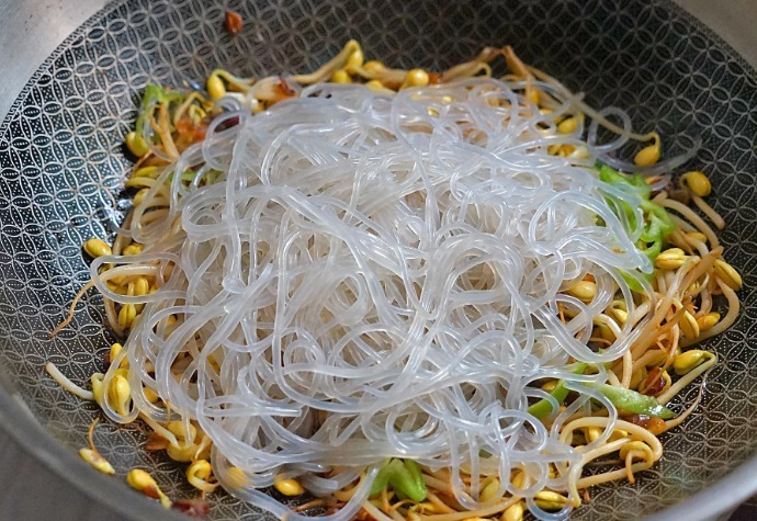 秋后养生吃什么好豆芽和此物是绝配，美味下饭，体重悄悄降下来