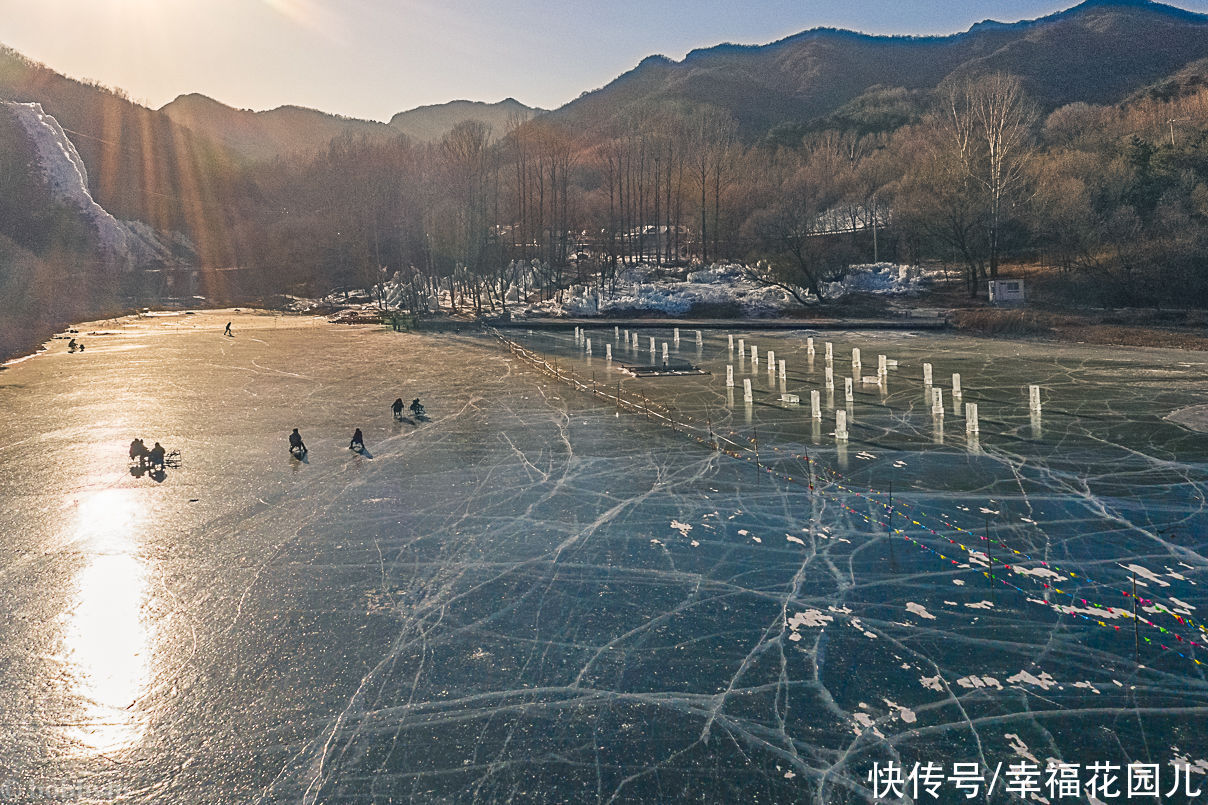 忘忧湖上的蓝冰之旅，感受气泡湖神秘魅力，嗨玩冰雪的玉渡山