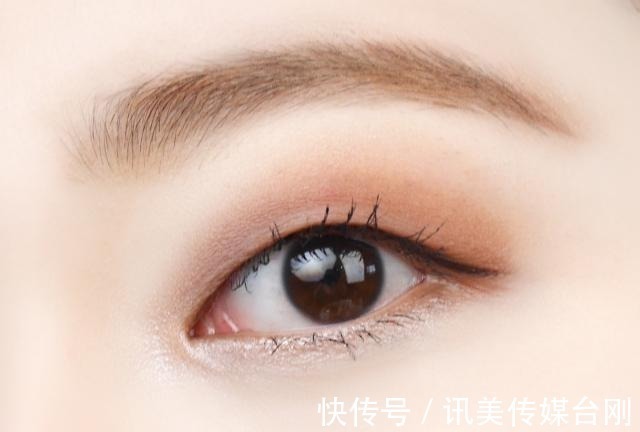 眼白|眼睛有3个特点的女生,拍照不好看还显凶,没有灵气