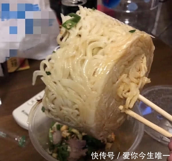 小刘|小伙叫外卖吃,刚打开外卖包装,直接给商家差评