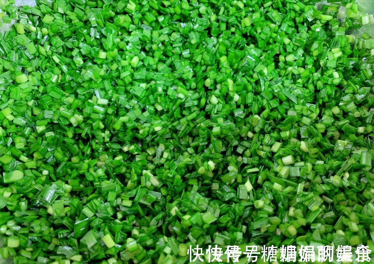 饺子皮|韭菜馅要怎么调才好吃？牢记“3不放”，饺子鲜嫩多汁，没有异味