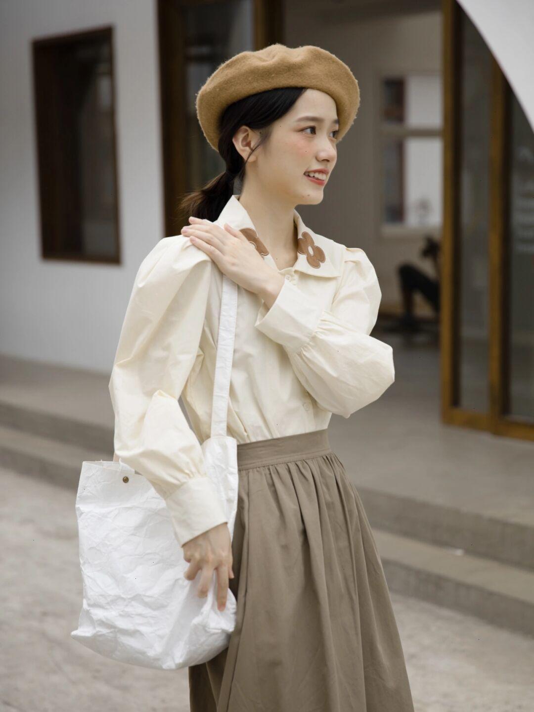 保暖 秋季想要穿出甜美可爱风,一定少不了蓝色针织开衫的搭配!