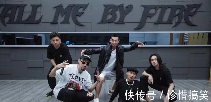 张艺兴|《披哥》成团夜直播取消,看到修改时间:张艺兴才是最大赢家