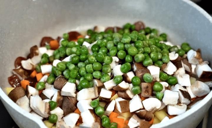 焖饭|天冷了,教你做懒人焖饭,饭菜一锅出,营养美味,太好吃了
