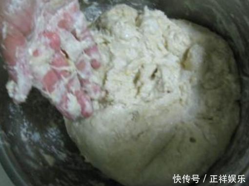 炸油条放酵母就废了!教你这样做,油条蓬松酥脆更好吃