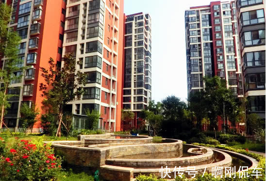 楼盘|为啥聪明人选“小楼盘”，而不愿住“大楼盘”？行家的话点醒了我